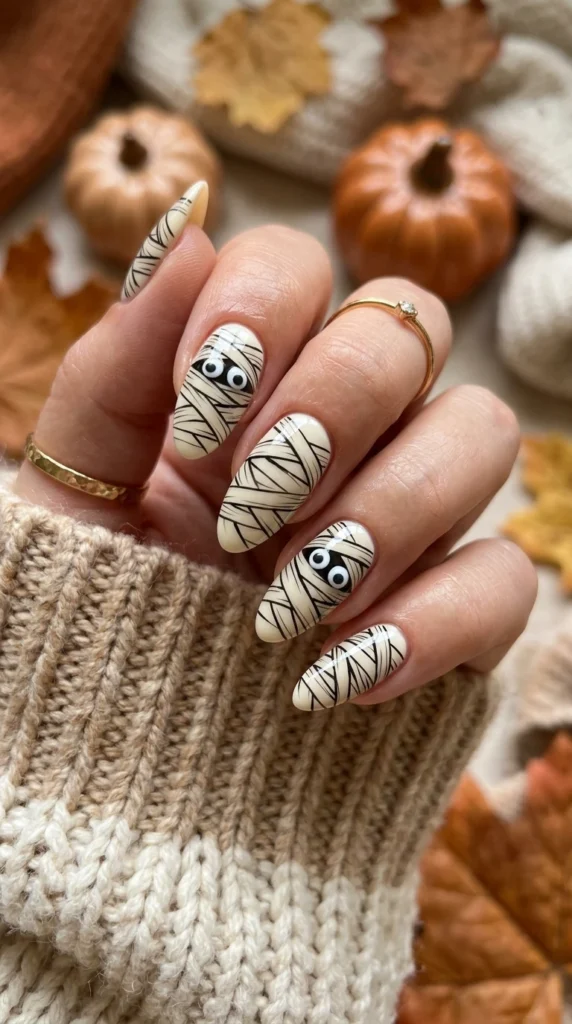 Mummy Wrap White Spooky Nails